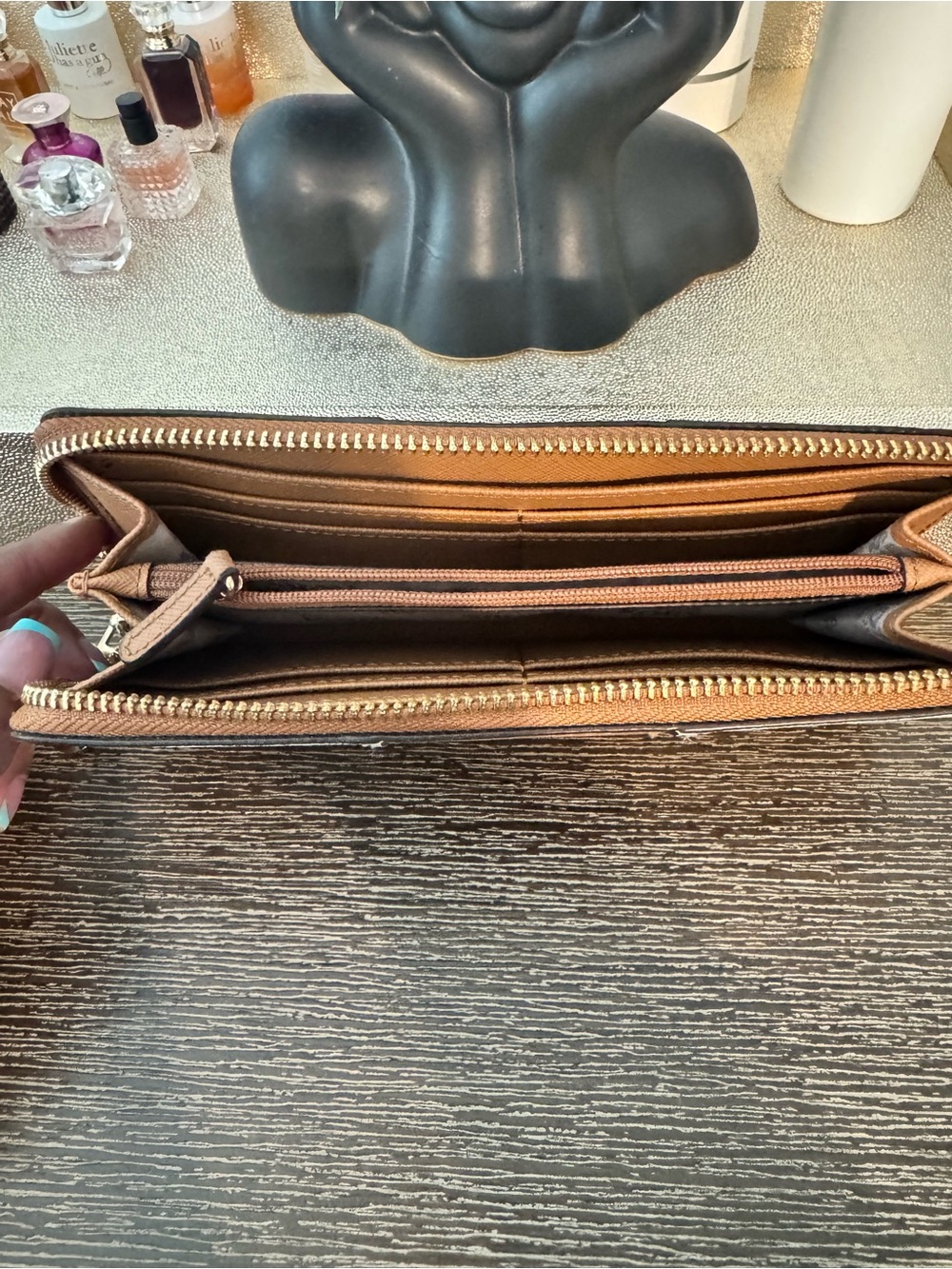 Michael Kors Cream & Brown Logo Zip-Around Wallet - Picture 4 of 4